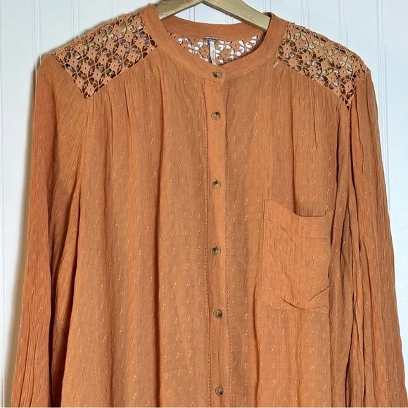 Free People "The Best" Crochet Button Front Top Size Large Long Sleeves Casual - Picture 4 of 10